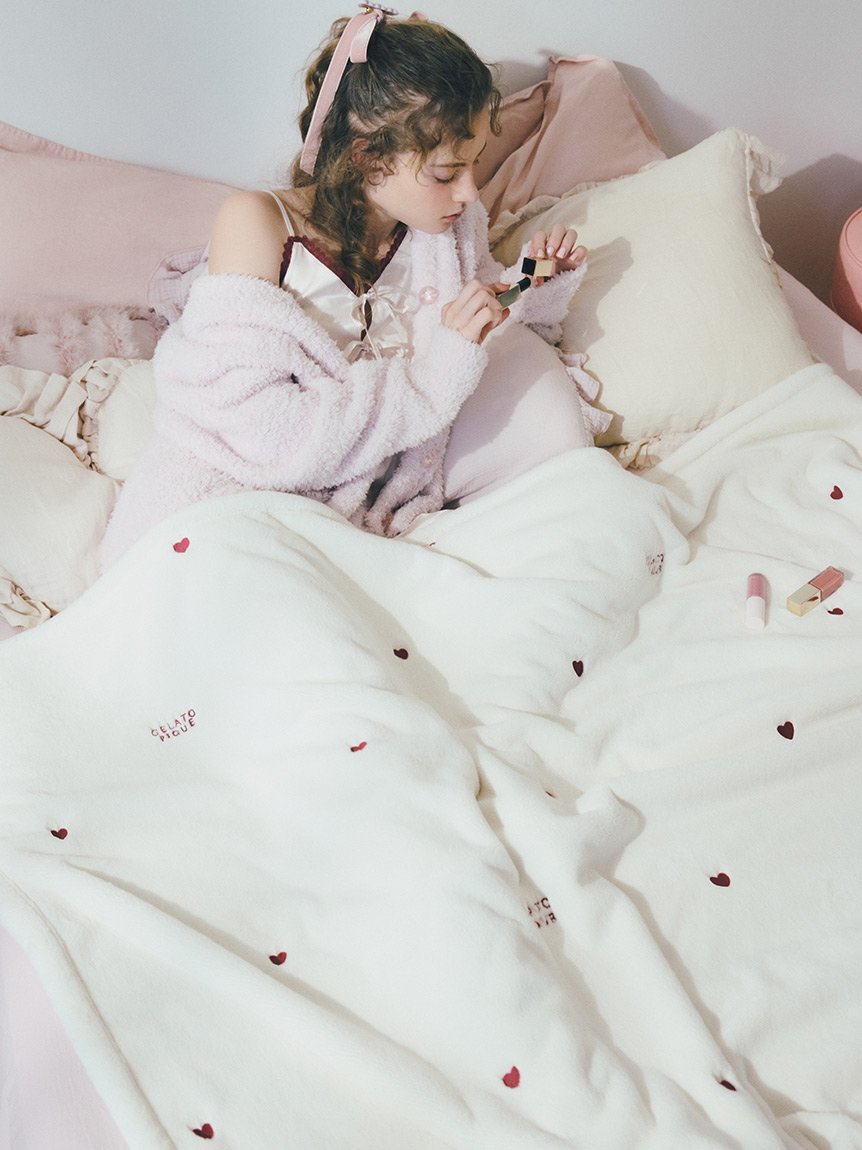 gelato pique｜【Sleep】ハートロゴちび刺繍 毛布 | Rakuten Fashion