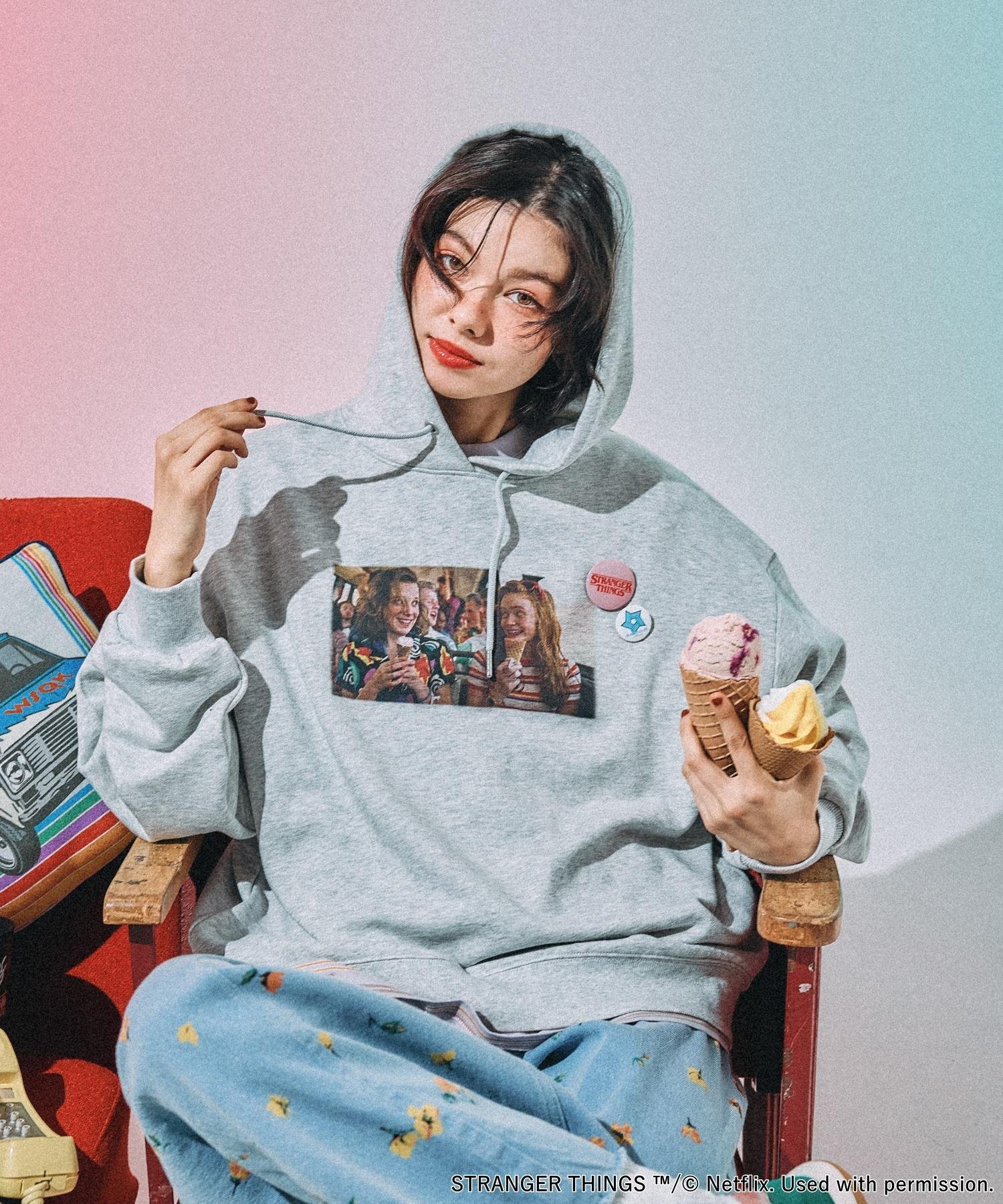 niko and ｜【STRANGER THINGS】コラボ 缶バッチ付きパーカー