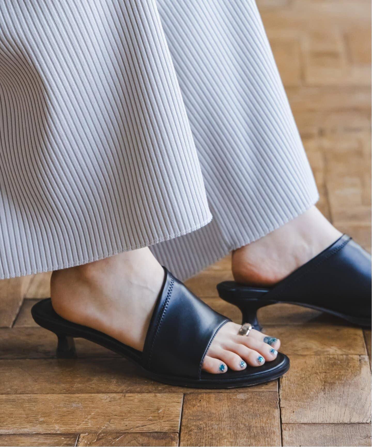 NOBLE｜《追加予約・パーツ別注》LE VERNIS/ルベル二 Toe ring sandals