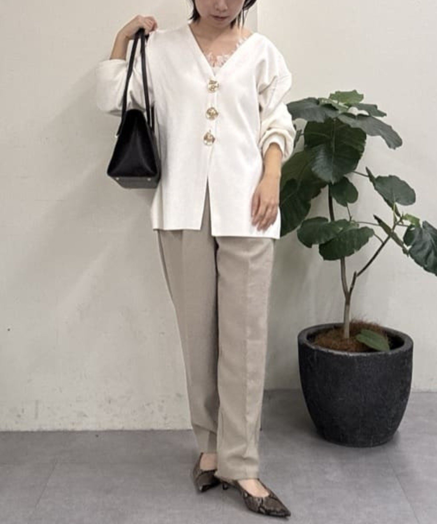 GALLARDAGALANTE｜ビジューVネックカーディガン | Rakuten Fashion