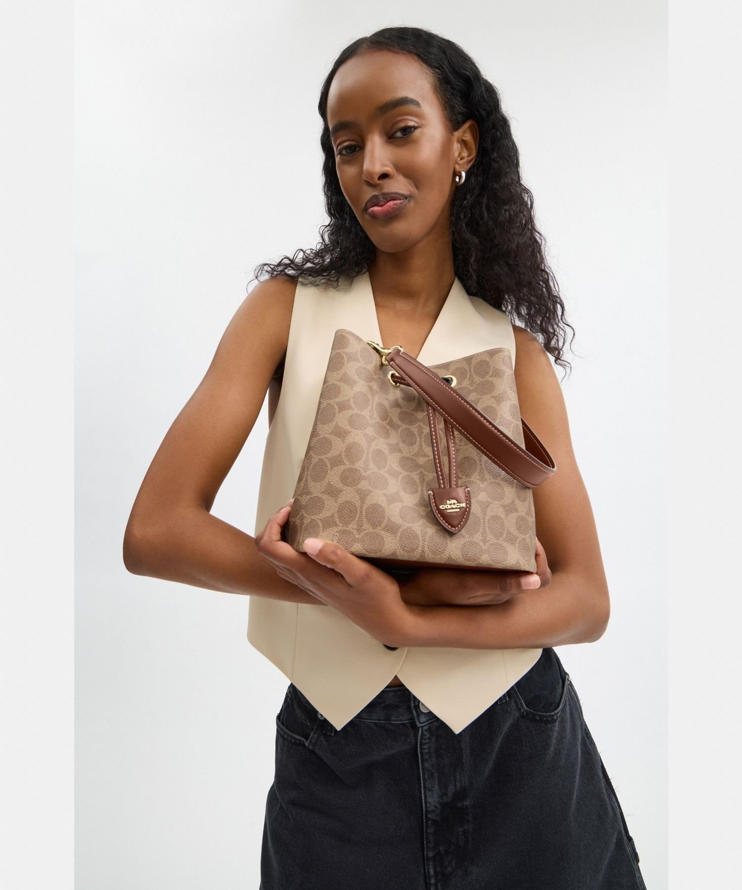 COACH OUTLET｜【公式】ローアン バケット バッグ・シグネチャー