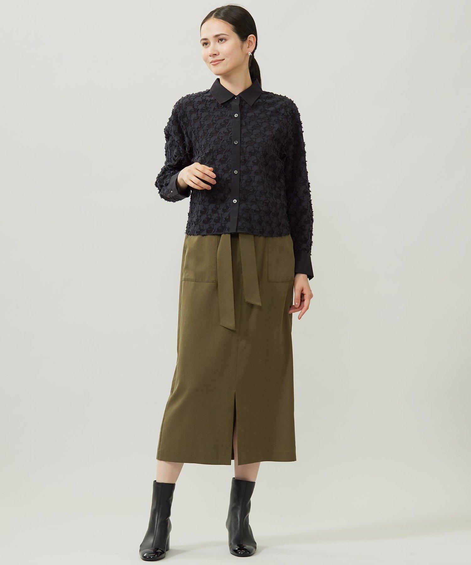 自由区｜シアージオメトリックジャカードクロップド丈 ブラウス