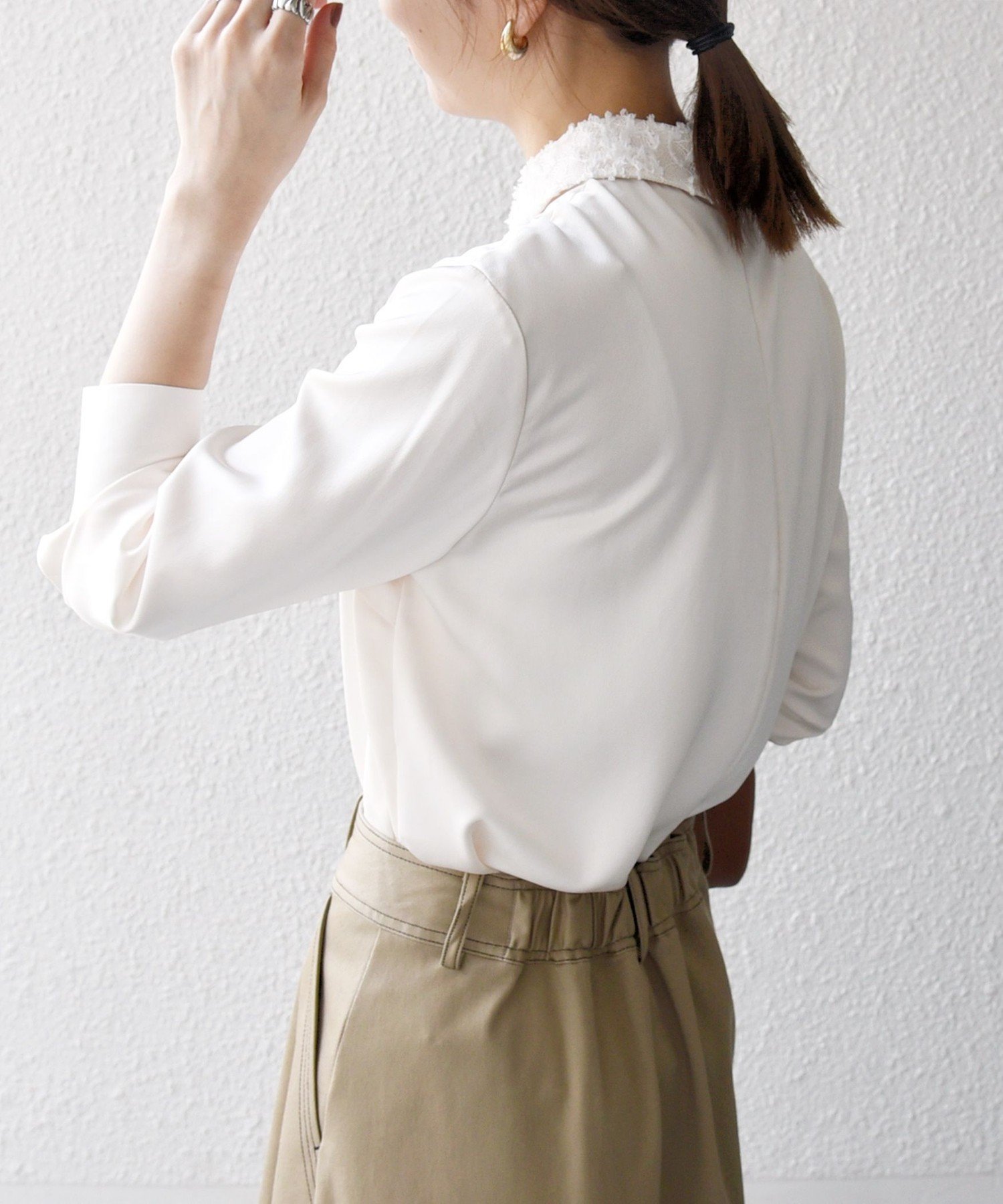 SHIPS any サテン レースカラー ブラウス SHIPS｜SHIPS any:<洗濯機可能>サテン レースカラー ブラウス