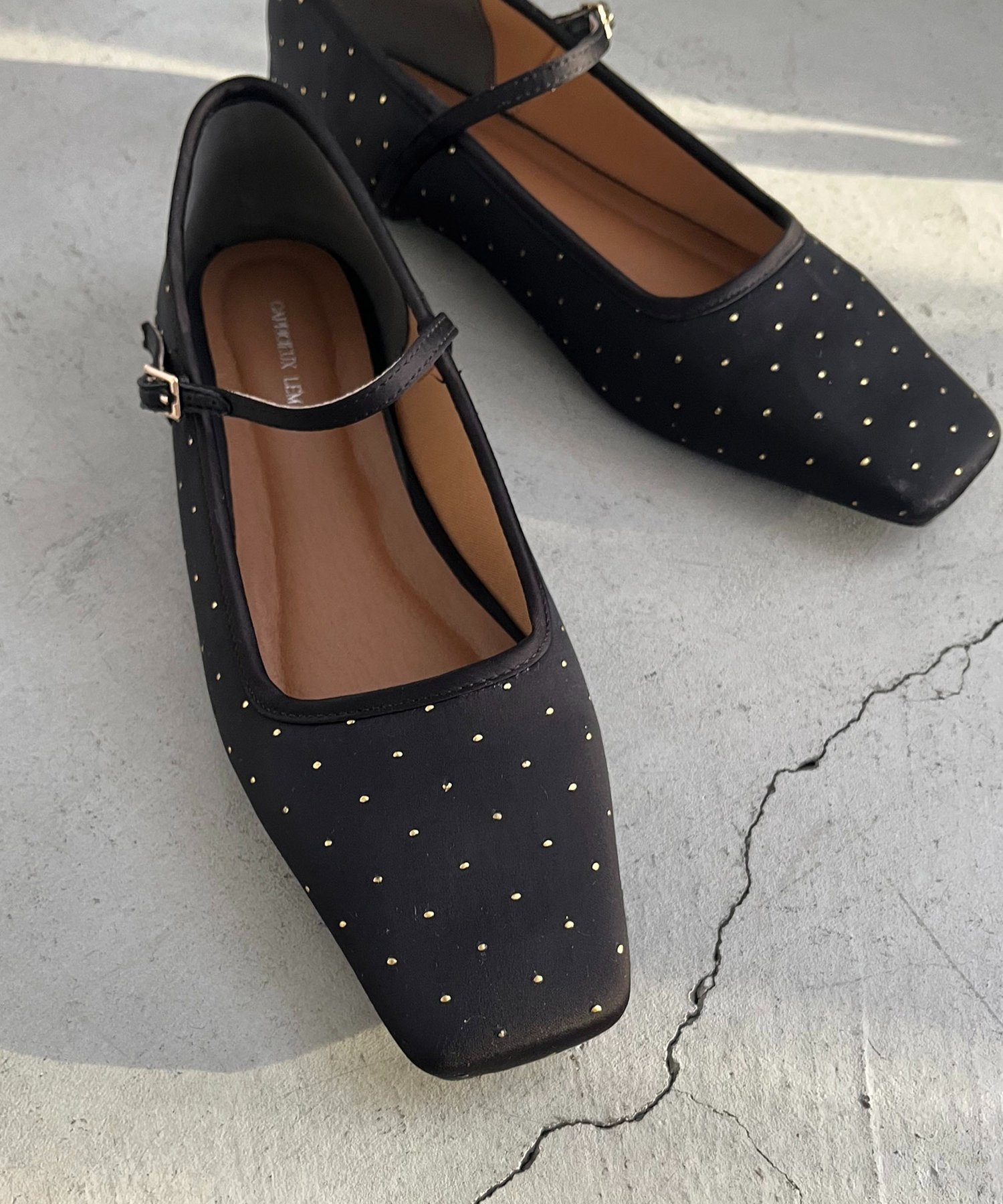 CAPRICIEUX LE'MAGE｜【話題の人気シューズが再登場!】ドットフラット