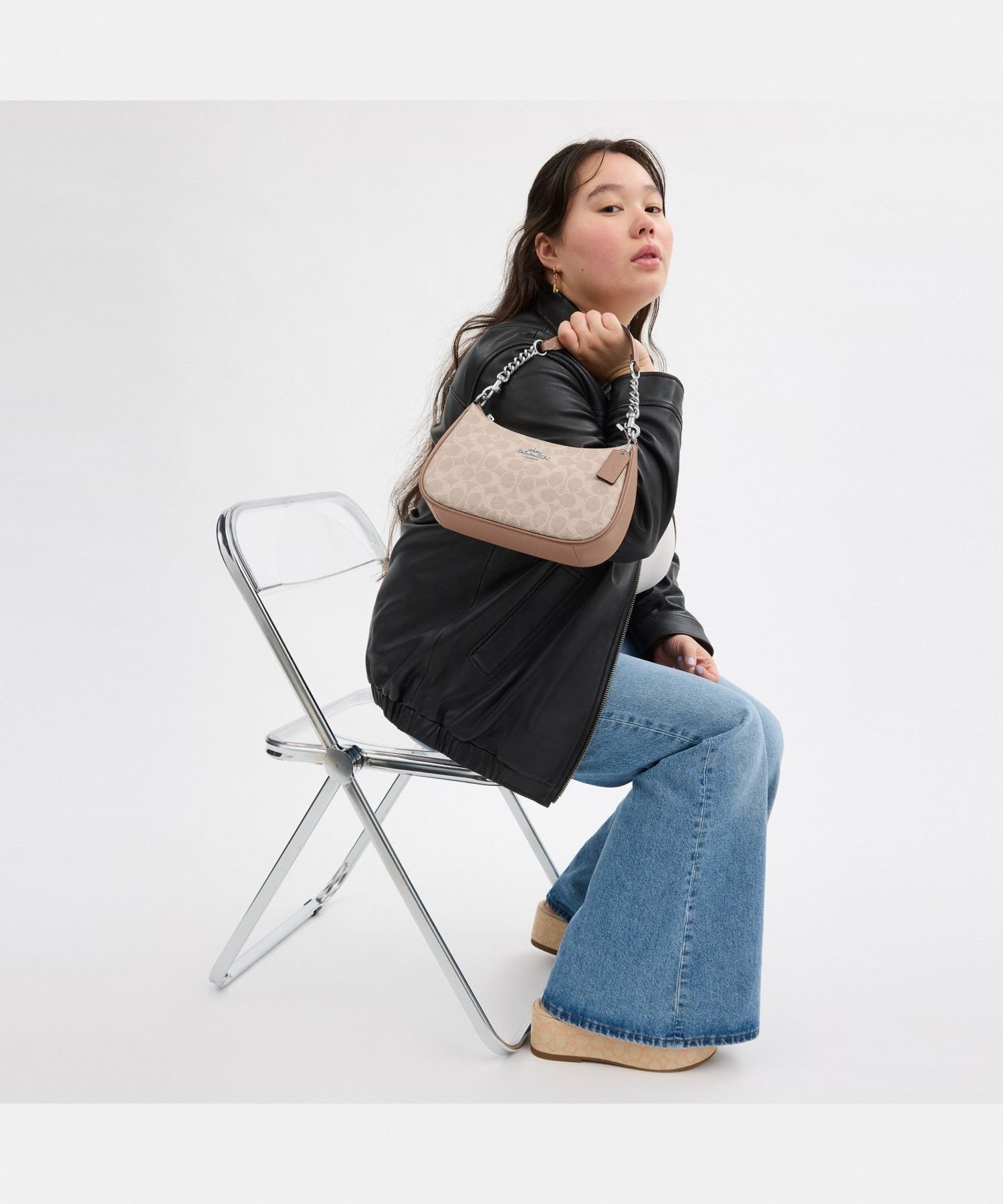 COACH OUTLET｜【公式】テリ ショルダー バッグ・シグネチャー