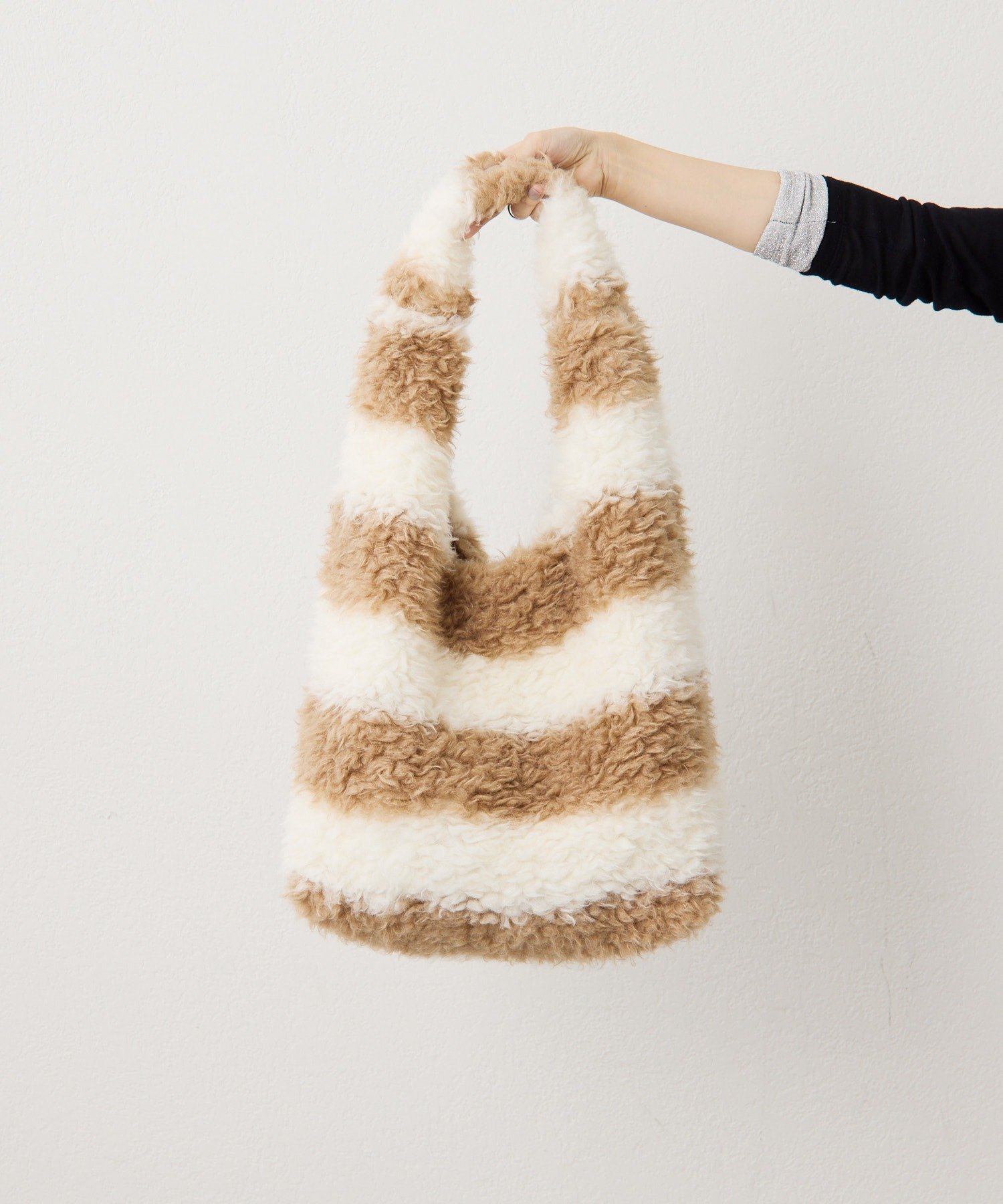 ear PAPILLONNER｜《A4サイズ対応》もこもこファーバッグ | Rakuten