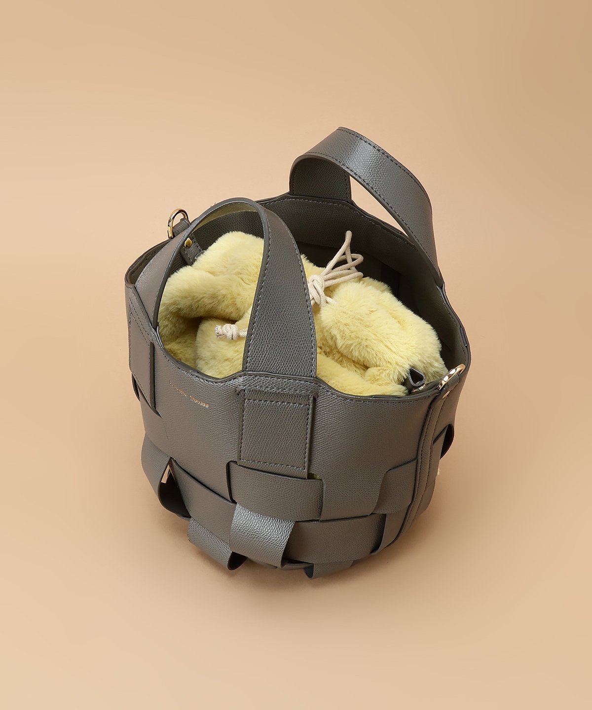 Samantha Thavasa｜ファー巾着付きメッシュバッグ | Rakuten Fashion