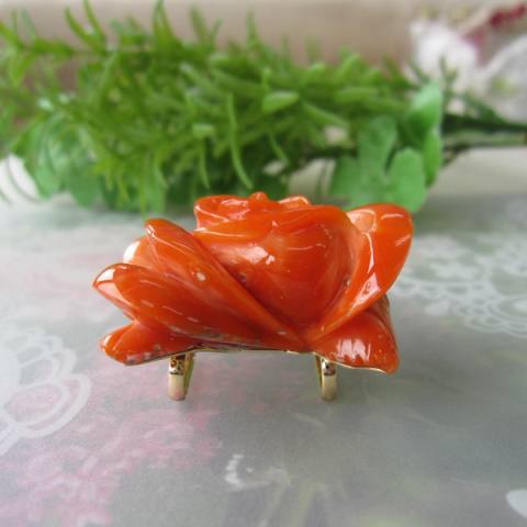 楽天市場】日本 高知産赤珊瑚 薔薇の花 帯留め K18 帯 着物 和装小物