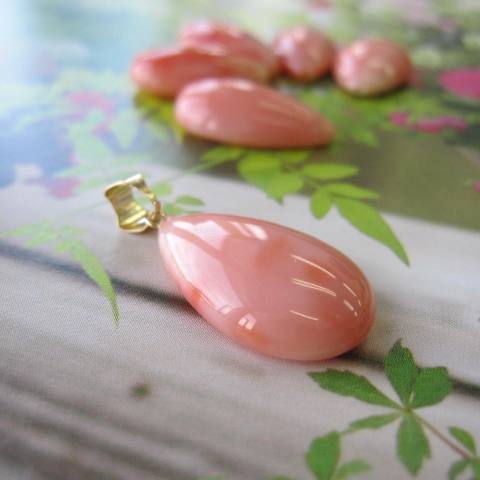 楽天市場】ピンクサンゴ ドロップペンダントトップ K18 『宝石珊瑚