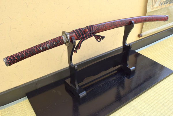 楽天市場】模造刀 前田慶次利益拵え 特製赤黒下げ緒 コスプレのグッズ