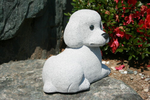 楽天市場】【送料無料】トイプードル犬[御影石]（寝そべり型）【石の