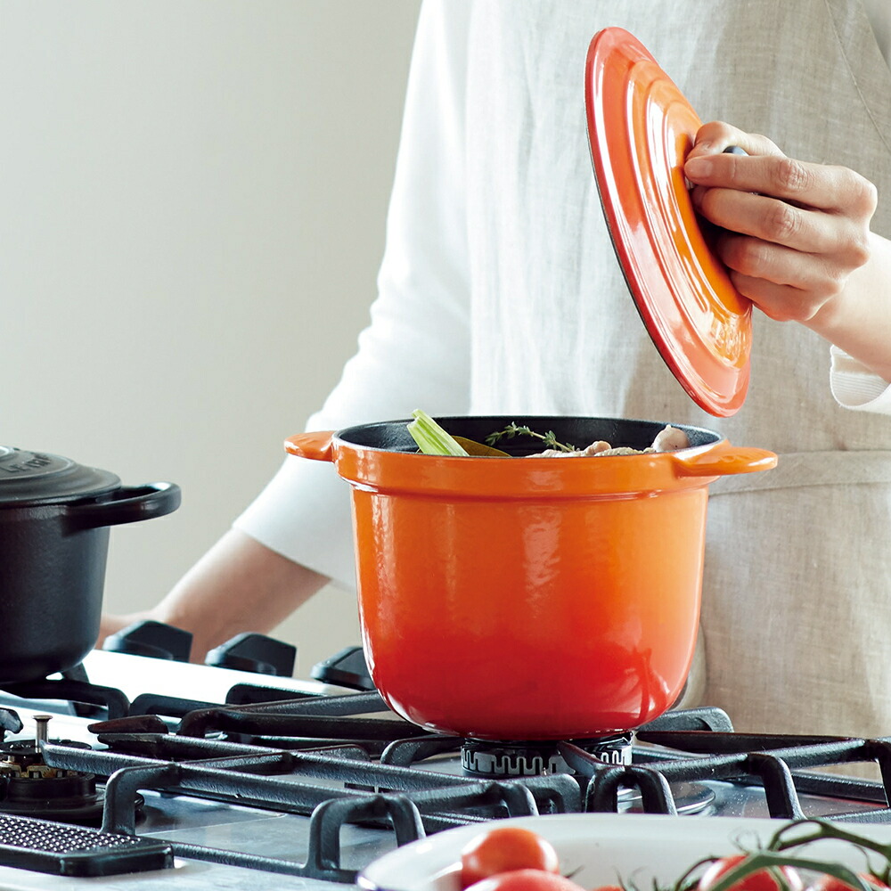 新品未使用》LE CREUSET 両手鍋 22センチ オレンジ 【公式通販】