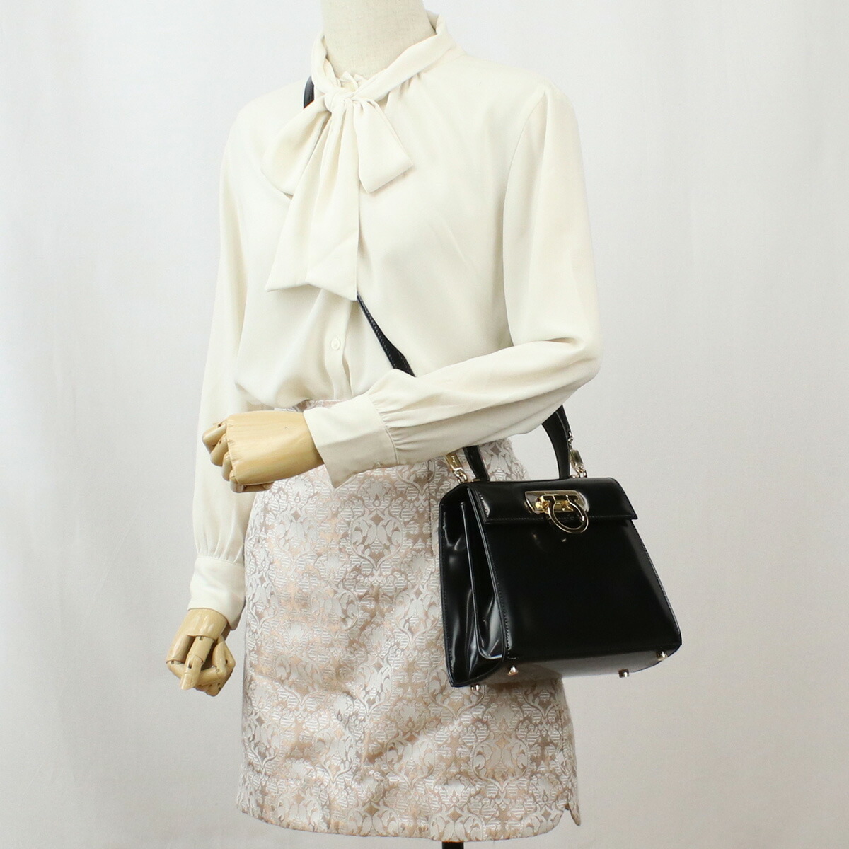 楽天市場】フェラガモ FERRAGAMO ハンドバッグ ブランド ガンチーニ 21