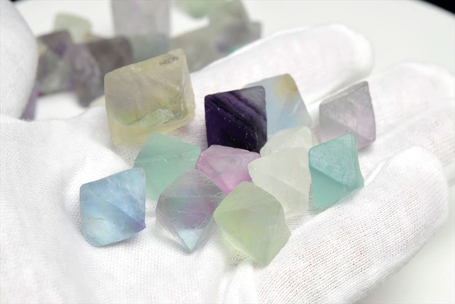 楽天市場】フローライト 八面体 原石 詰め合わせ アソート【約300g