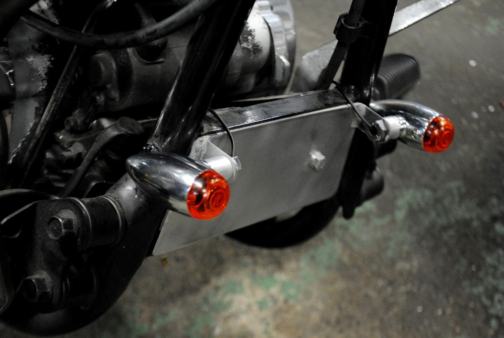 楽天市場】部品屋K&W フロントウィンカーステー ドラッグスター 250