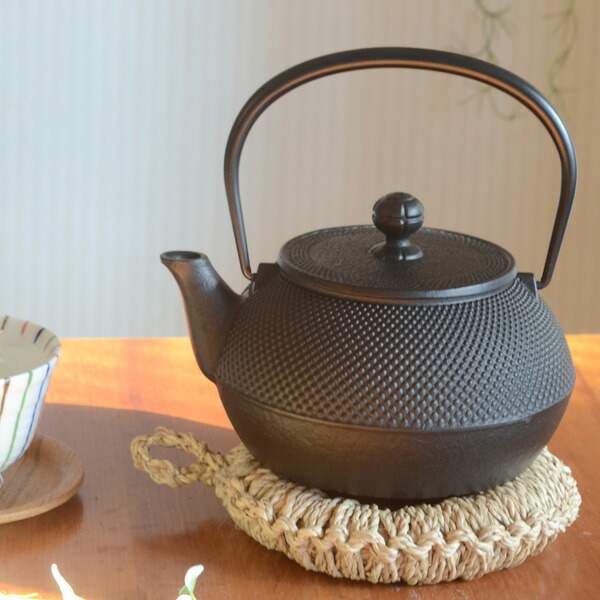 楽天市場】『 岩鋳製 南部鉄器 鉄瓶 7型アラレ 900ml 』南部鉄器 鉄瓶