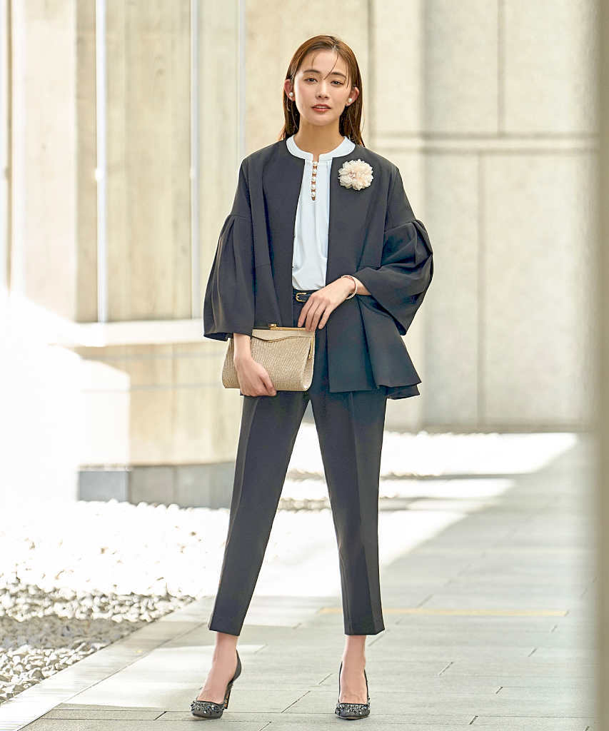 楽天市場】【S〜3L】ノーカラーフレアースリーブパンツスーツ／ルイ