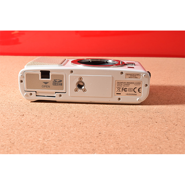 初心者用の一眼レフカメラ専門館TSS / OLYMPUS オリンパス PEN E-P1!