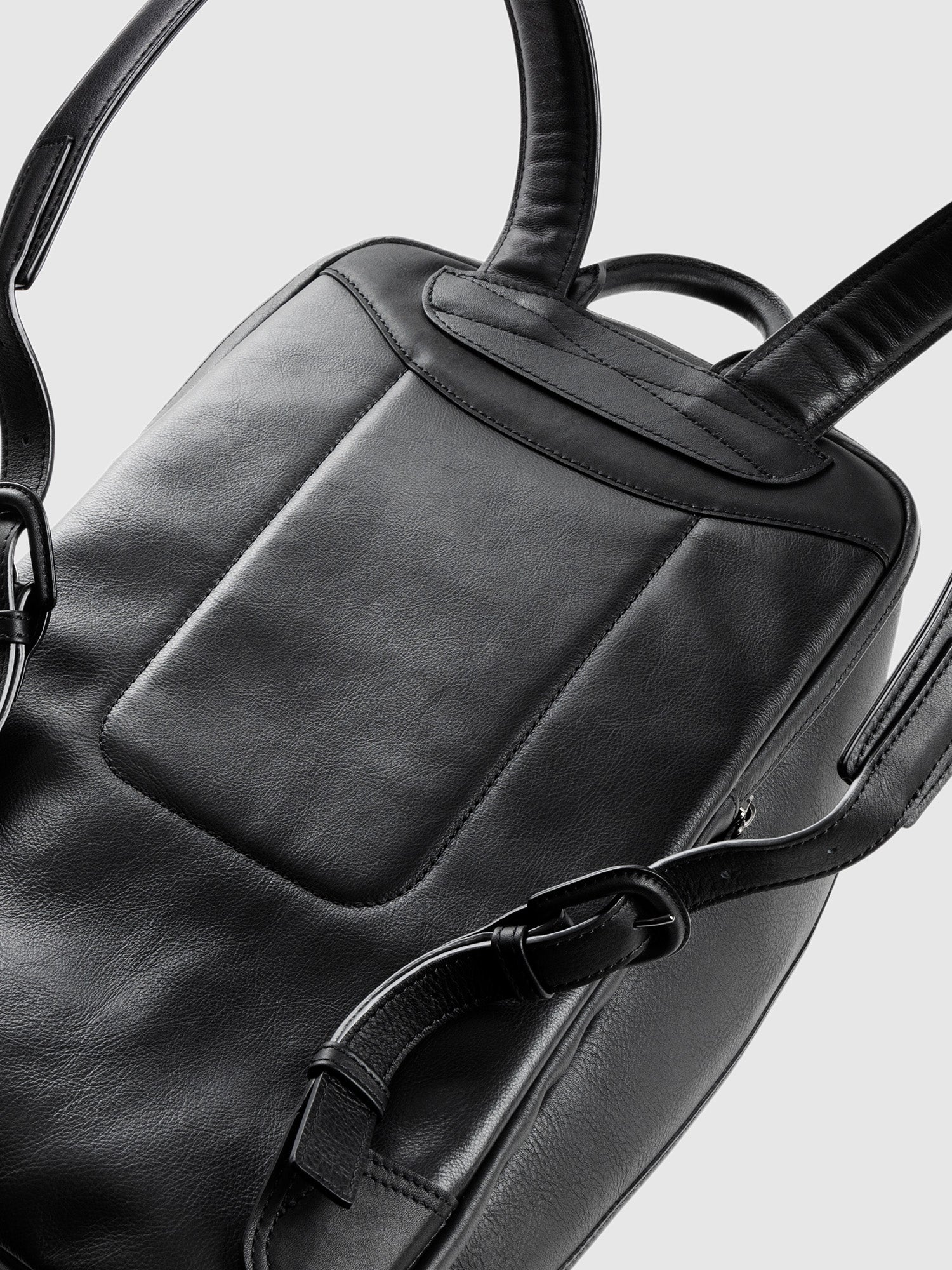 ヴァイノ ラウンドバックパック(防水革) – バックパック – 土屋鞄製造所