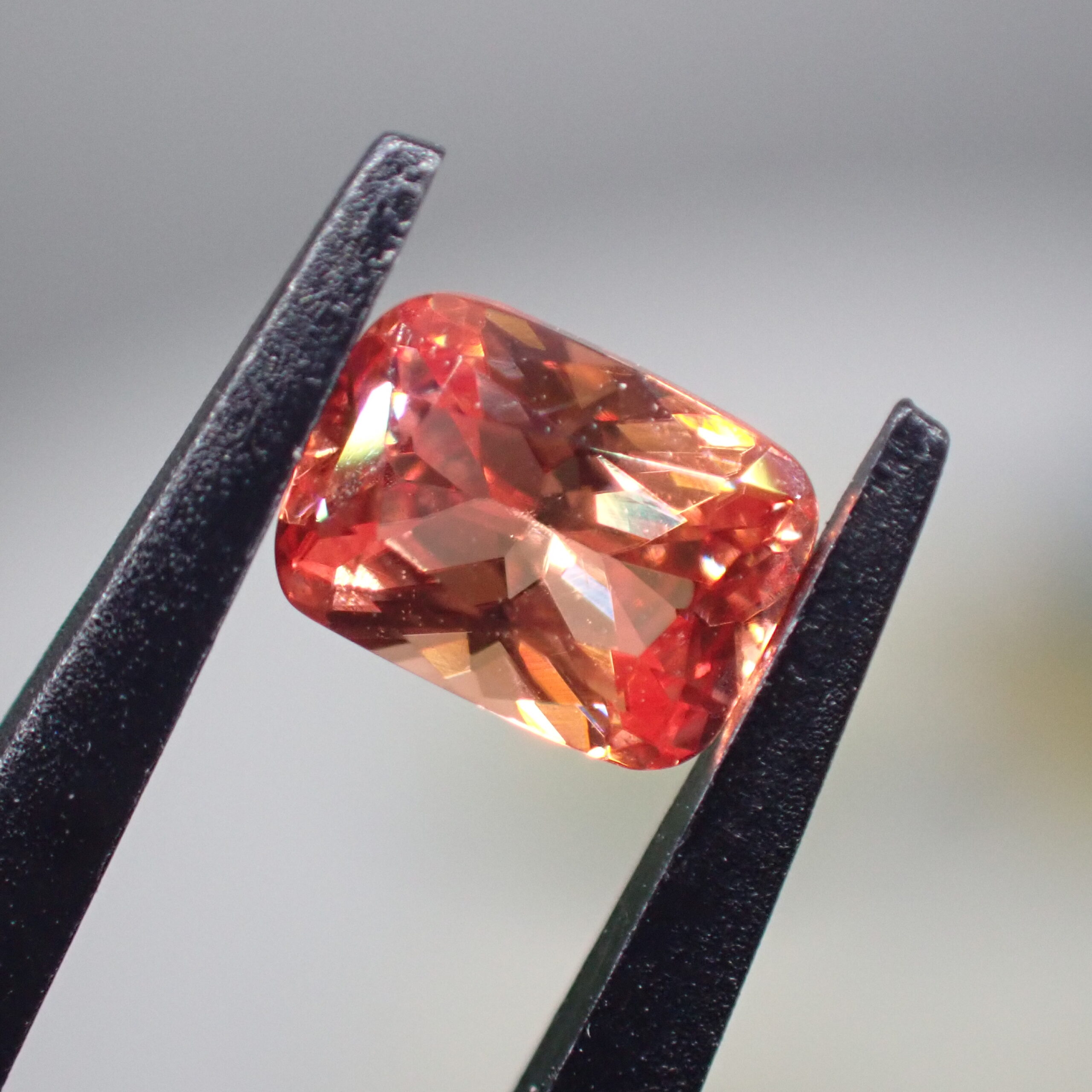 ネオン感◎南アフリカ産ロードクロサイト 0.729ct | 宝石つむり