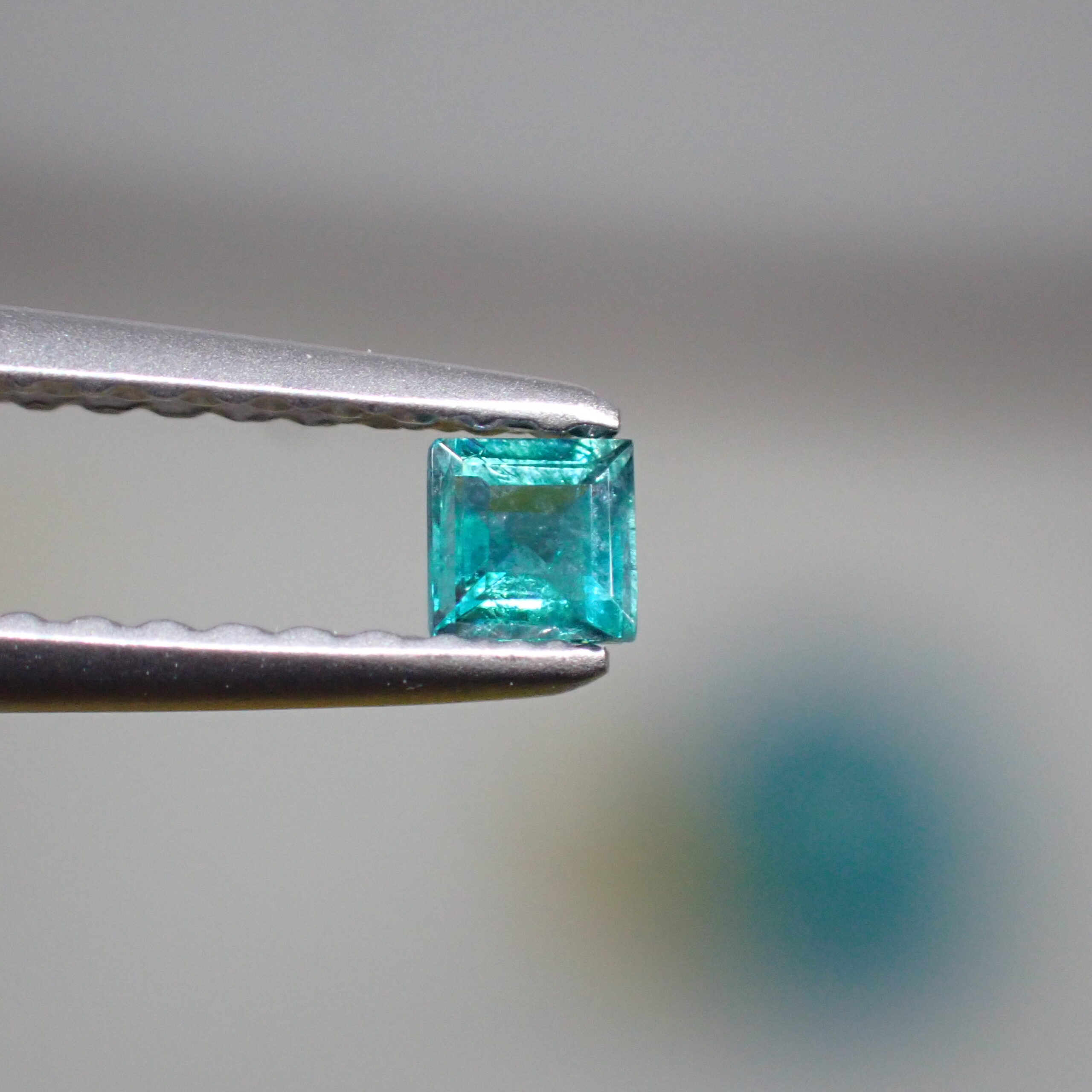 存在感◎ グランディディエライト 0.091ct | 宝石つむり