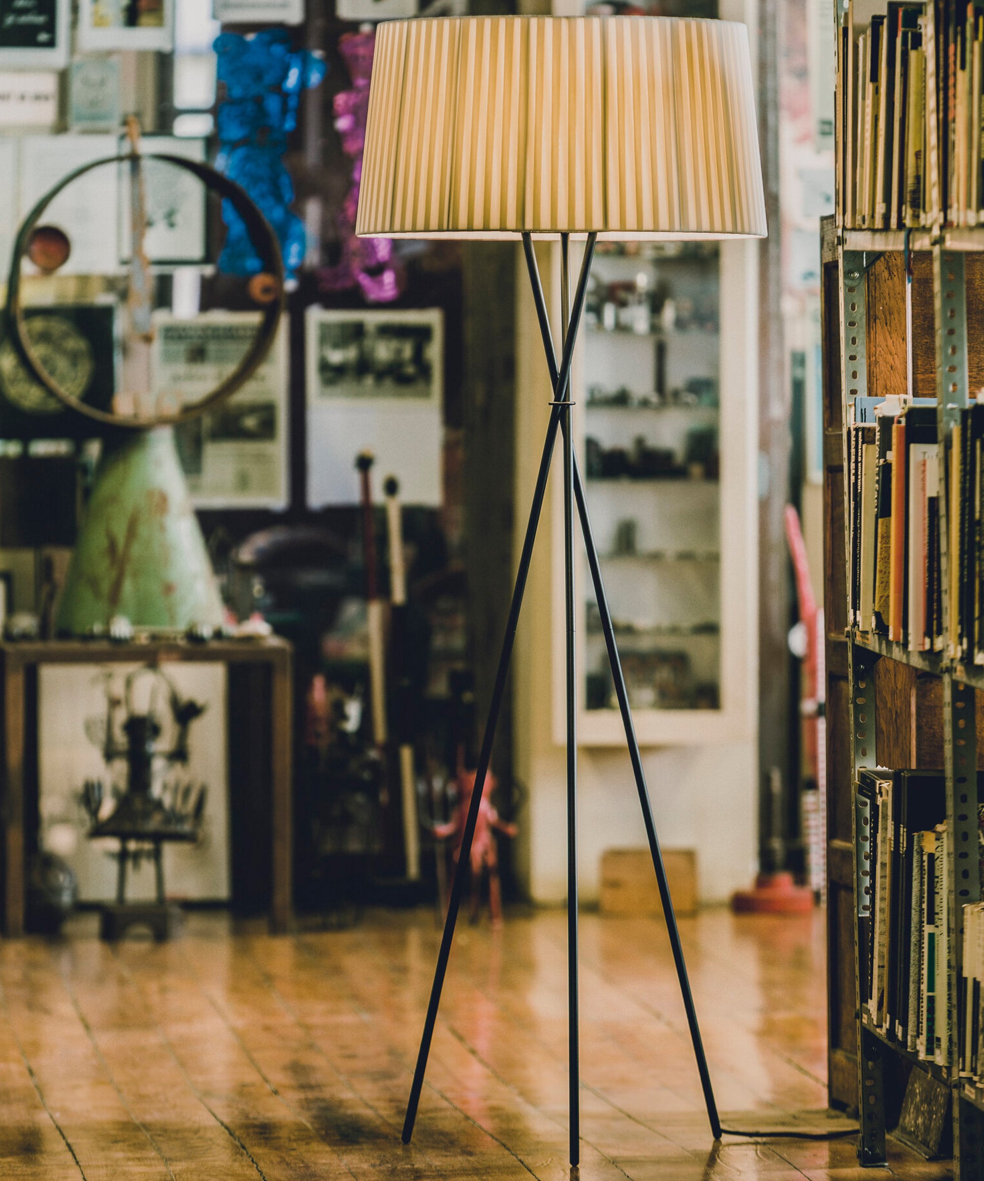 Tripode G5 Floor Lamp | Modern Lighting by Santa & Cole – TRNK