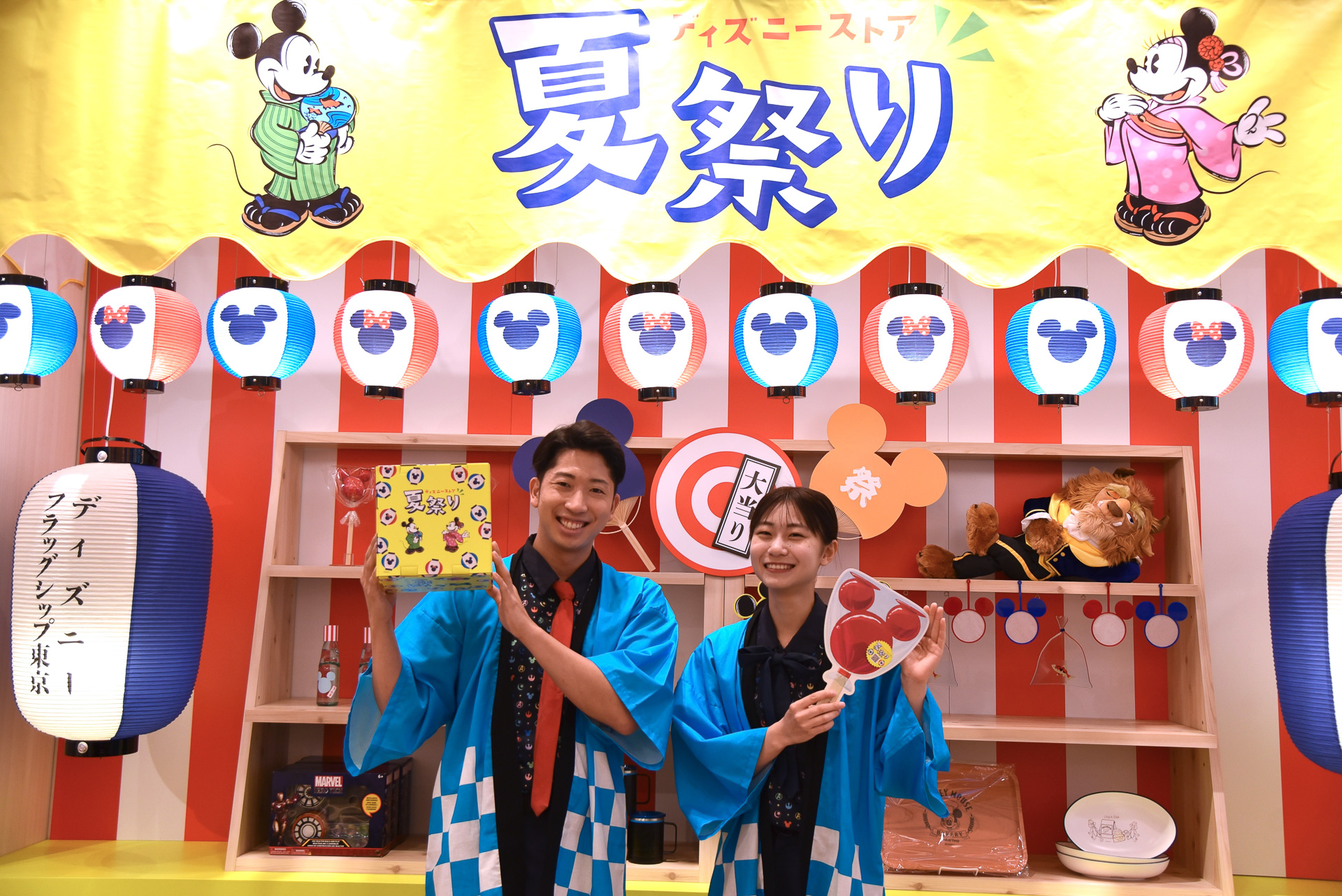ディズニーストアで夏祭りスタート！ 屋台風デコにピンボール、全員