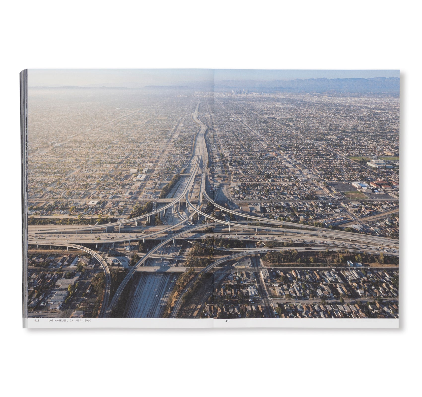 MOMENTS IN ARCHITECTURE by Iwan Baan – twelvebooks