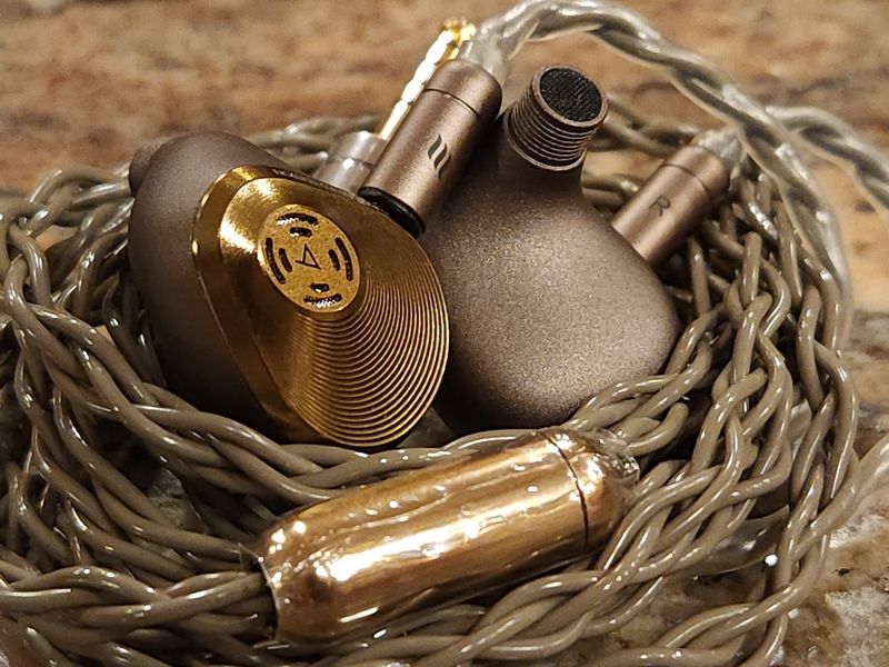 In-a-Snapshot: Vision Ears x Astell & Kern Aura – Twister6 Reviews