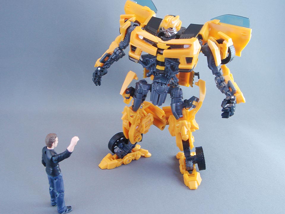 レビュー：TFダークサイドムーン バンブルビー＆メックテックホルダー