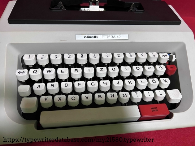 198x Olivetti Lettera 42 on the Typewriter Database