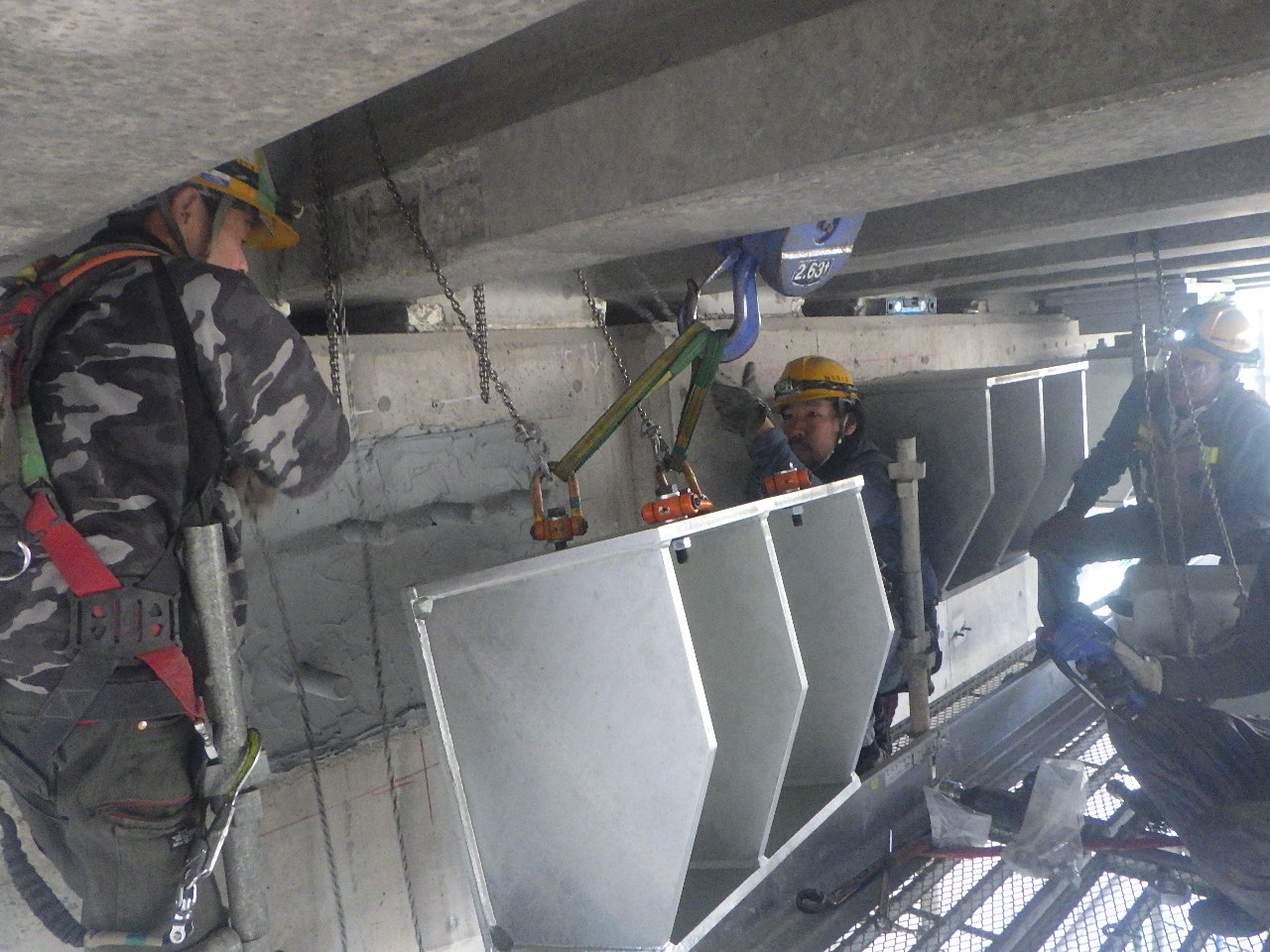 国)176号久代高架橋 (大阪行) 上部工耐震・補修工事】株式会社 ウエダ