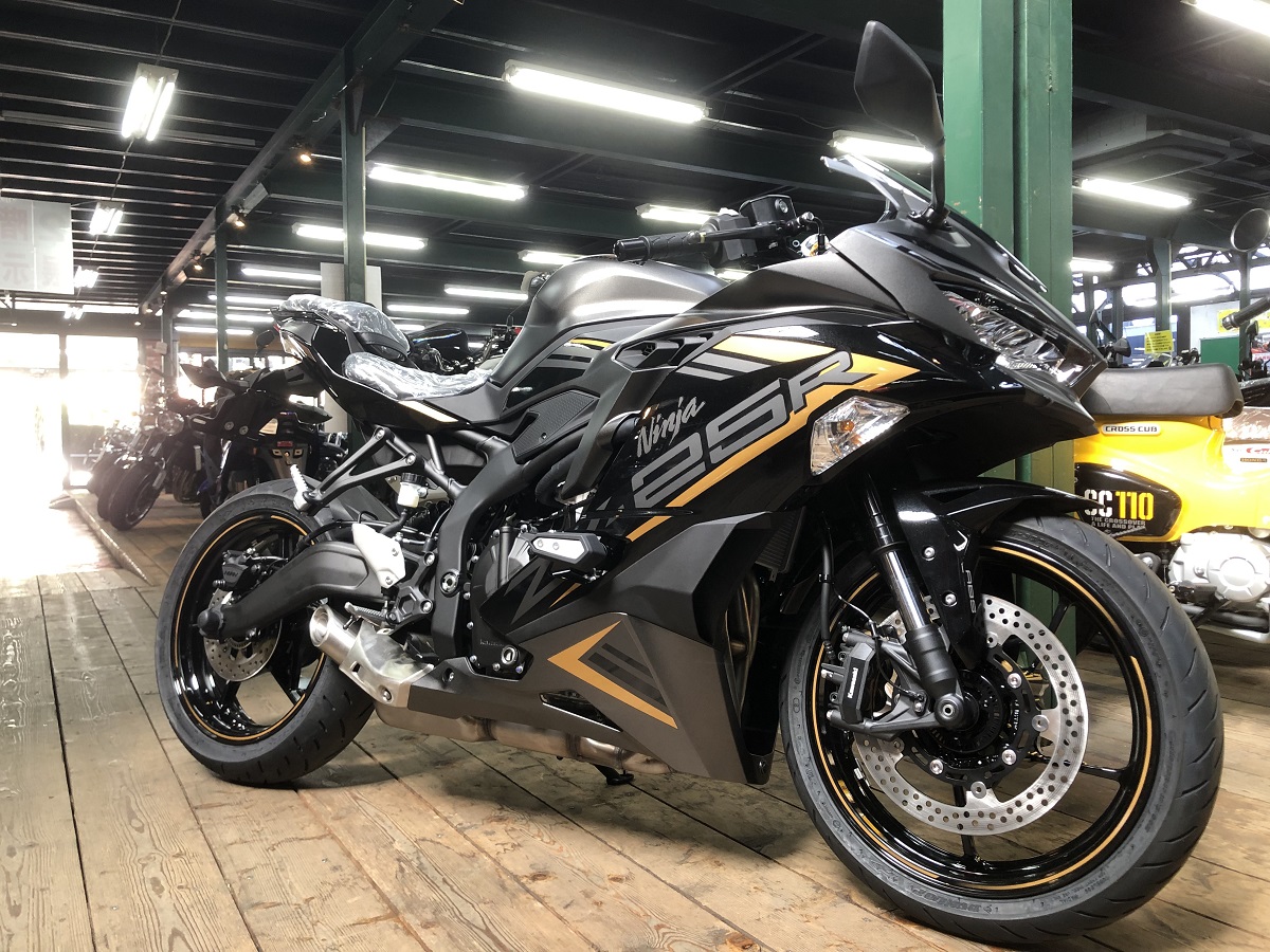 新車】カワサキ Ninja ZX-25R SE ご入荷いたしました！！ [最新情報