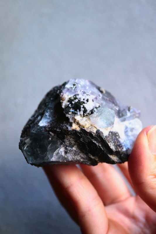 自然のままのワイルドな姿が魅力！大地のパワーを感じられる母岩付き