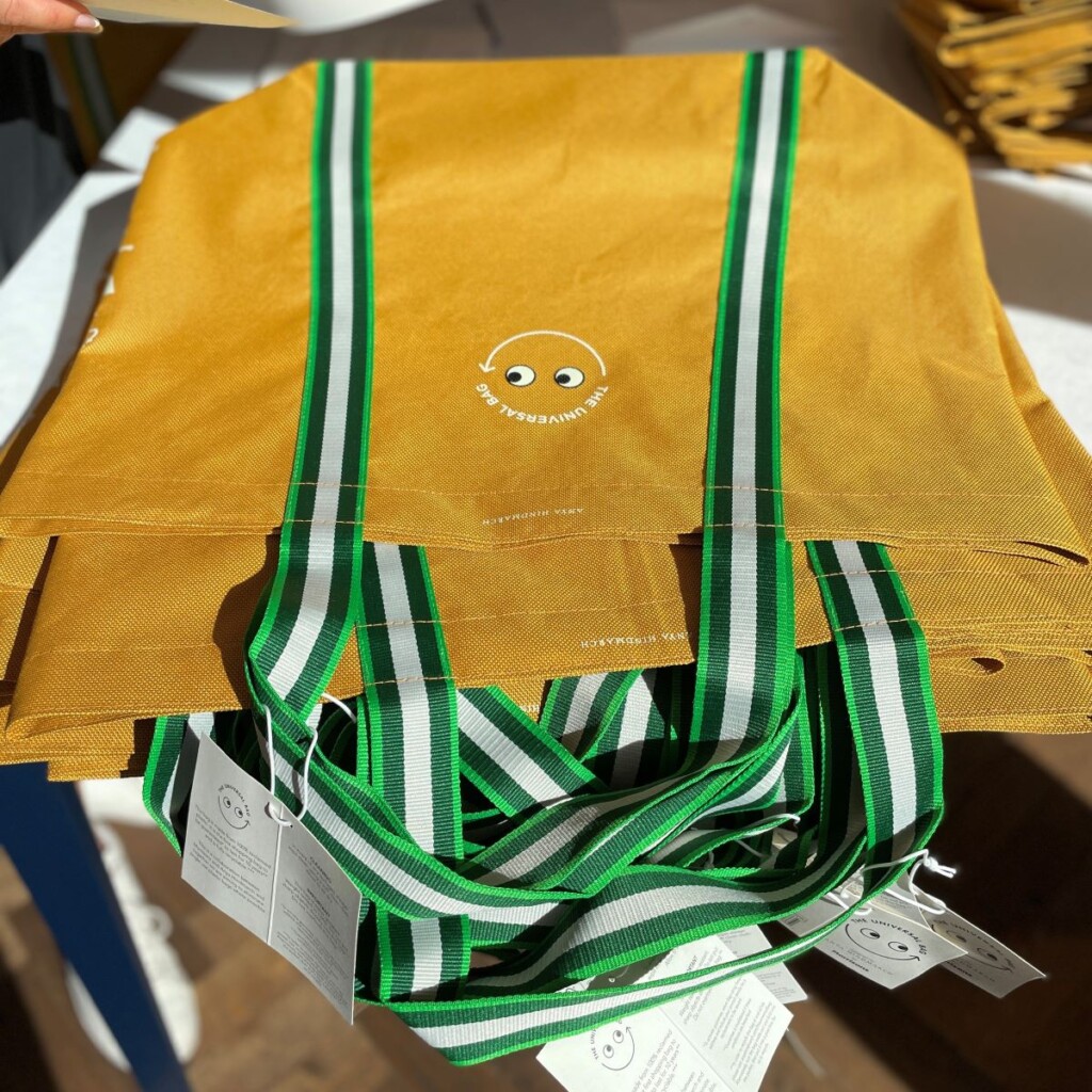 100%リサイクル！アニヤ・ハインドマーチの『ユニバーサルバッグ』が