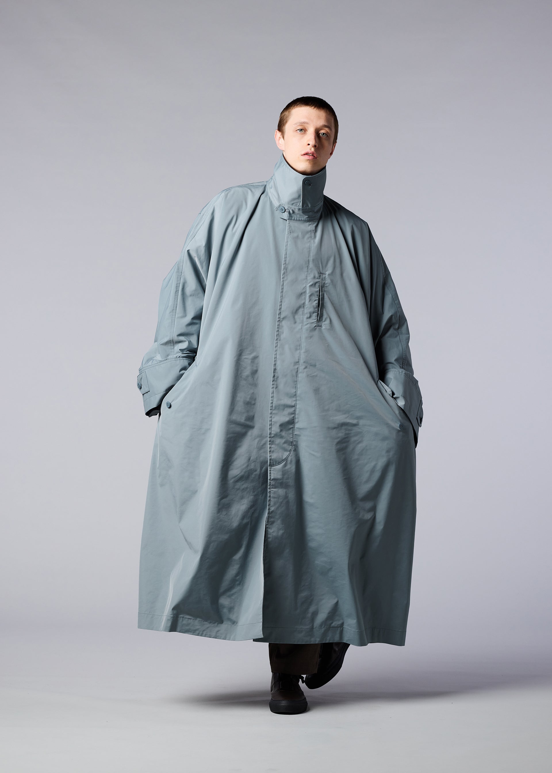 WIND COAT Coat Black – The official ISSEY MIYAKE ONLINE STORE