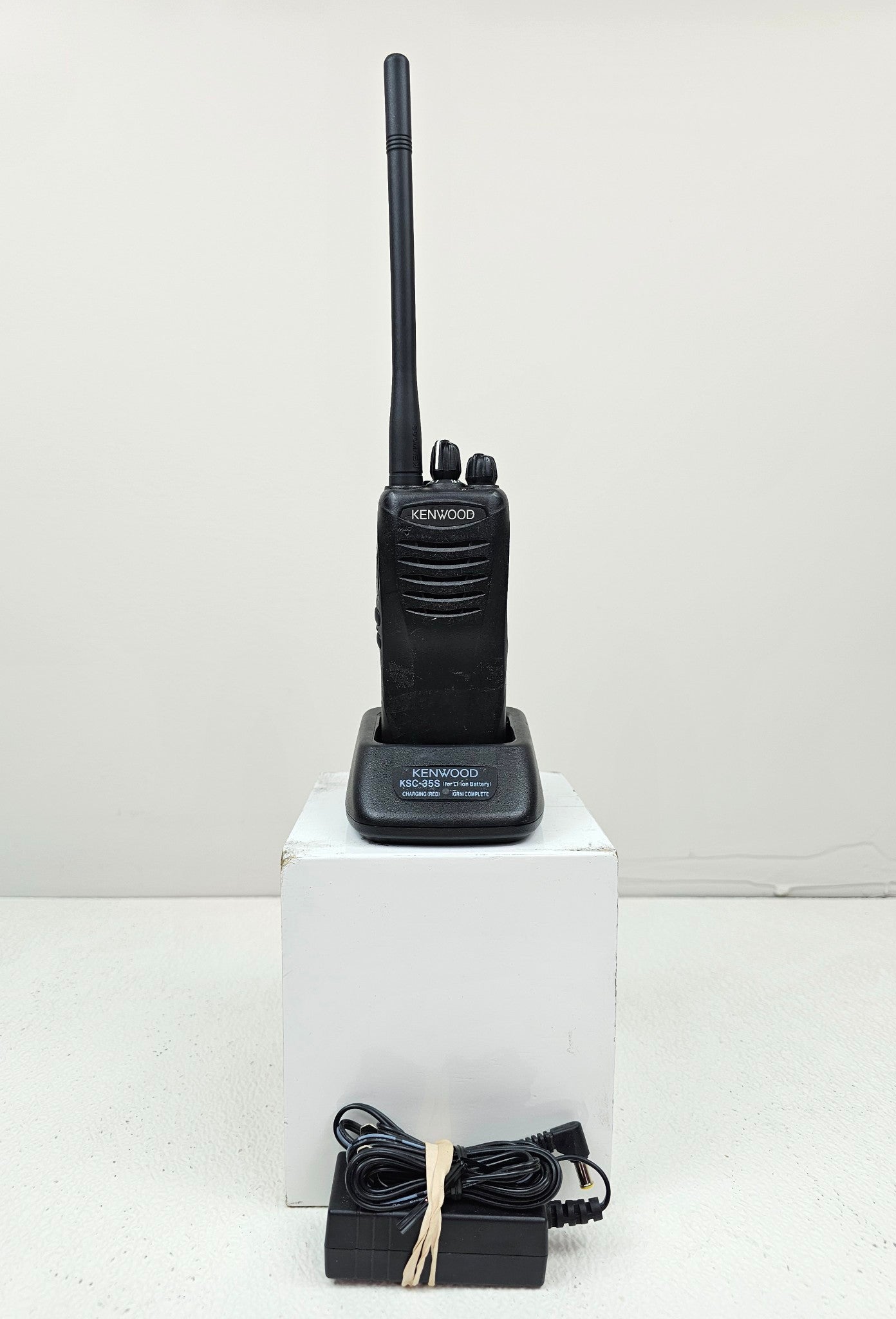 Kenwood TK-2402V TK2402V VHF 136-174 MHz 16 Channel 5 Watt