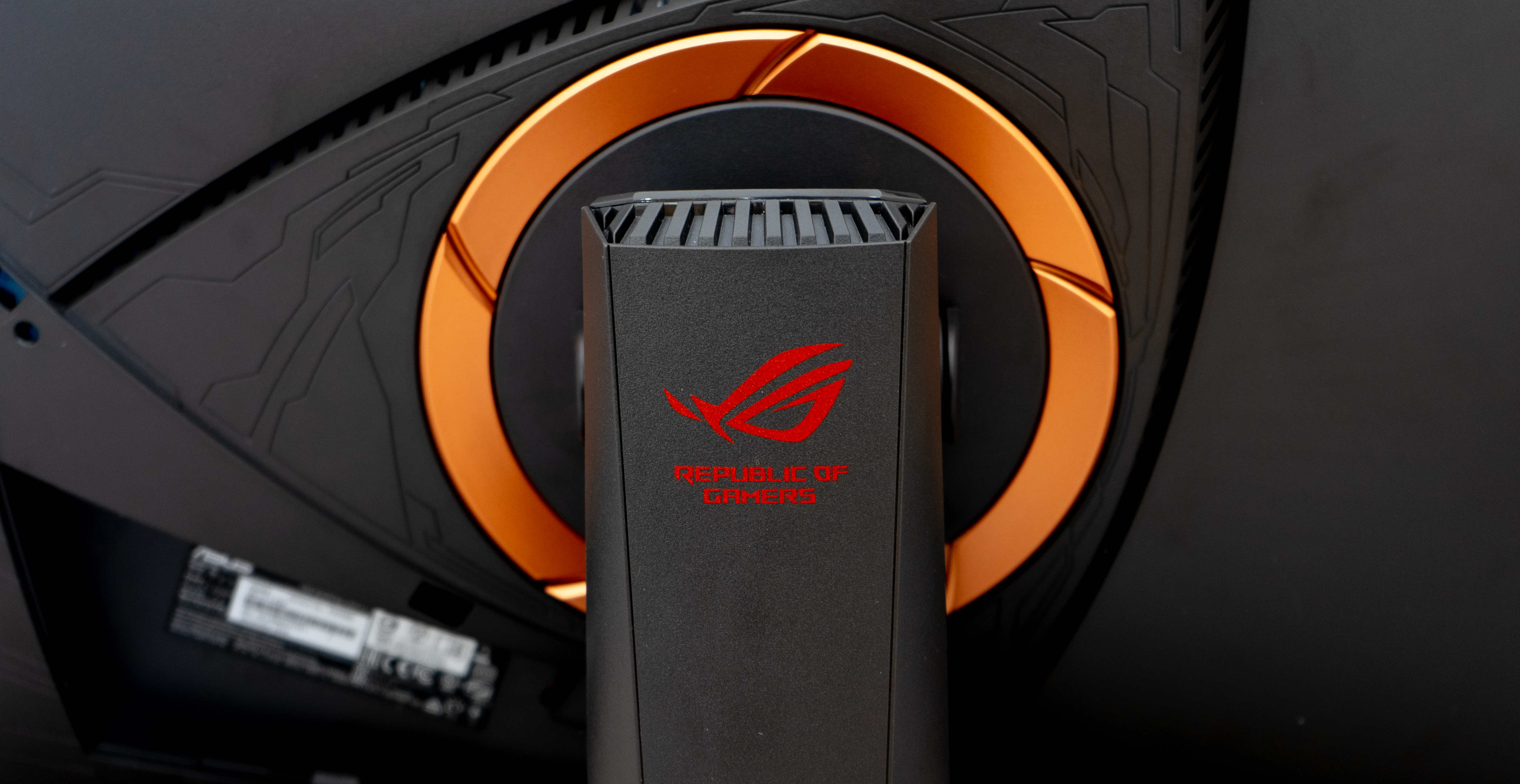 ASUS ROG SWIFT PG258Qレビュー|24.5インチの240Hz駆動、G-SYNC対応