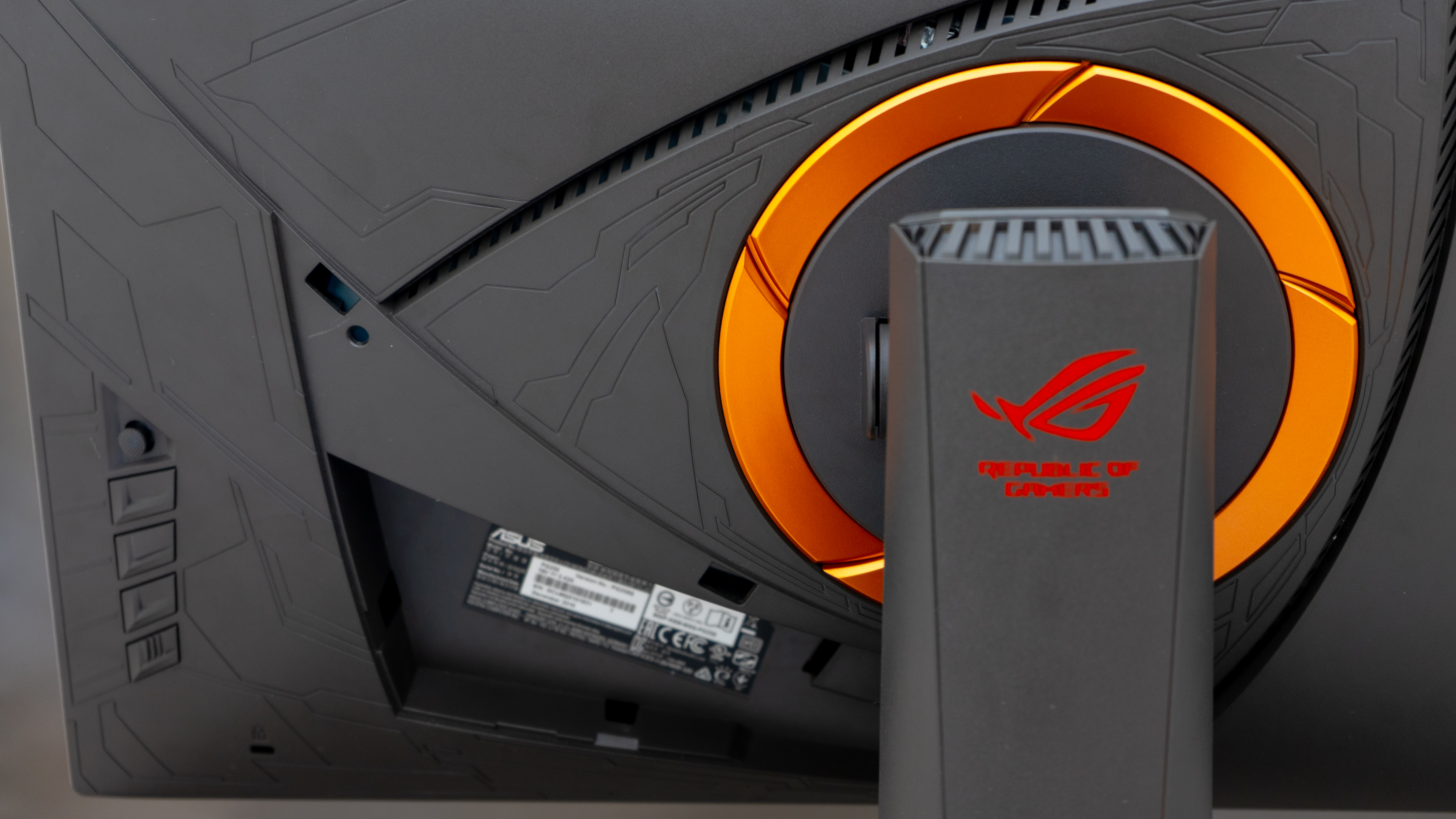 ASUS ROG SWIFT PG258Qレビュー|24.5インチの240Hz駆動、G-SYNC対応
