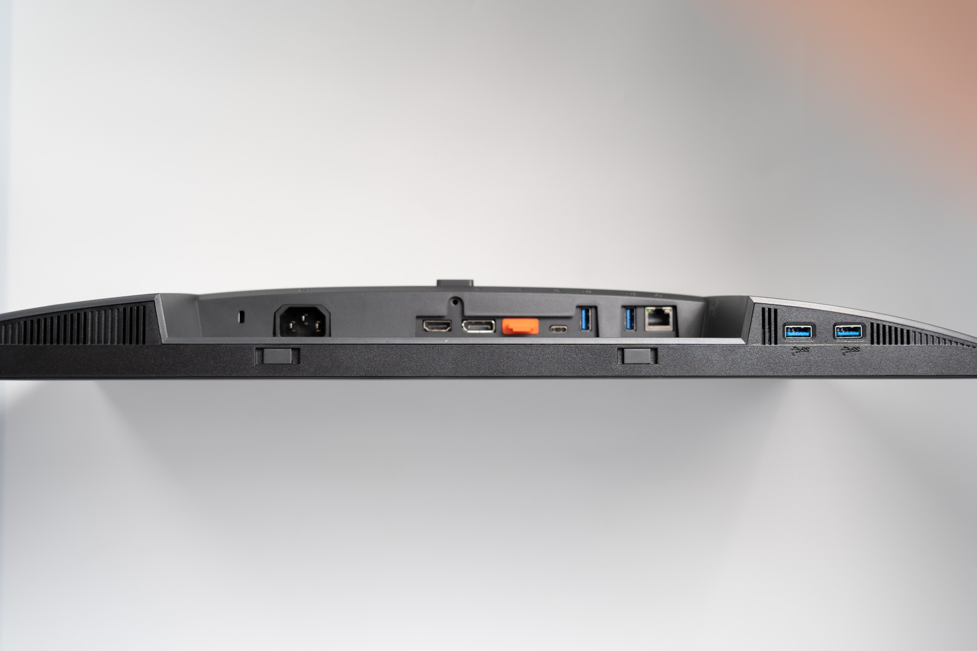 DELL P2422HE メーカーロゴのない23.8型ビジネス用モニター | うっしー