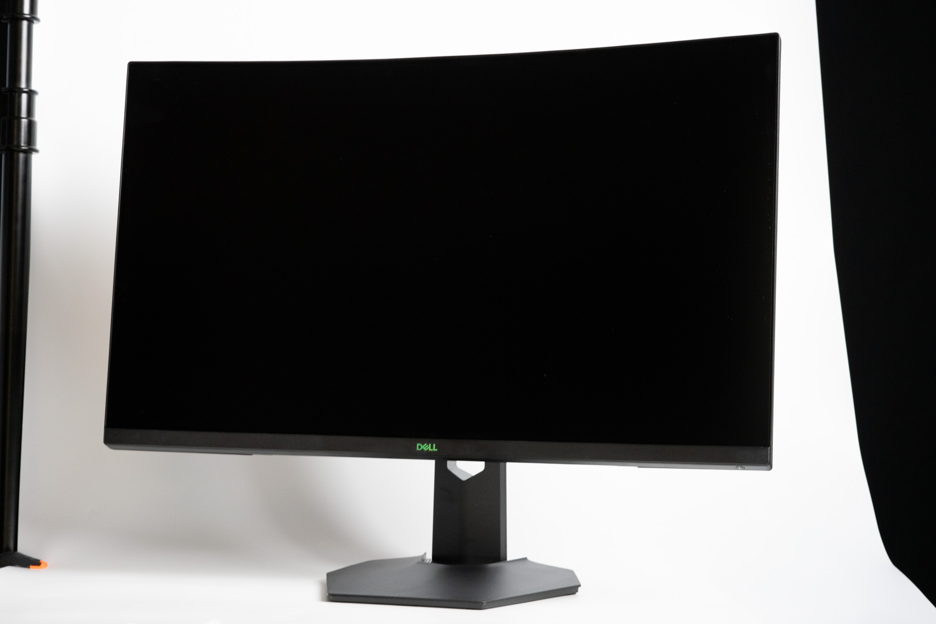 DELL S3222HGレビュー 165Hz、31.5型の湾曲ゲーミングモニター