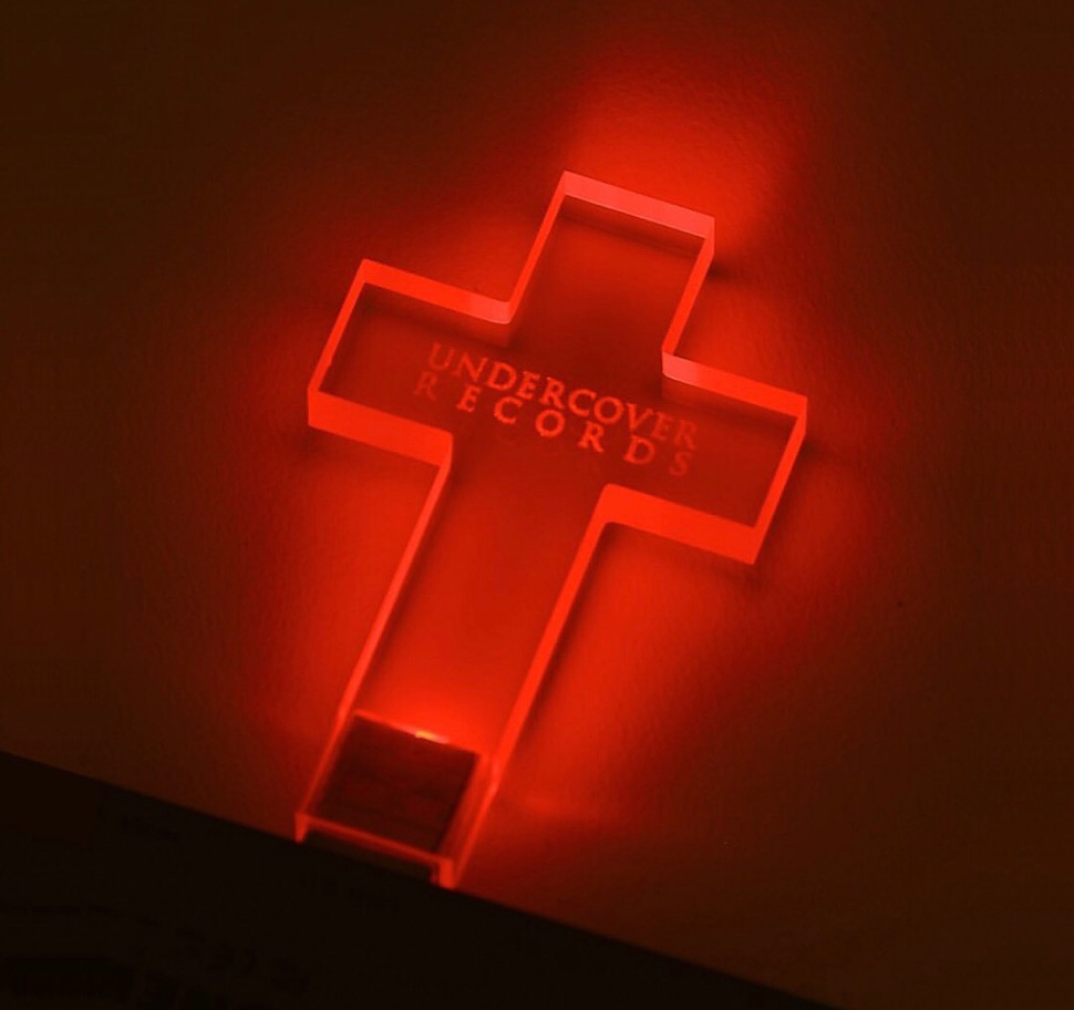 Mars89 × UNDERCOVER】十字架型のUSBメモリスティックが6月13日に発売