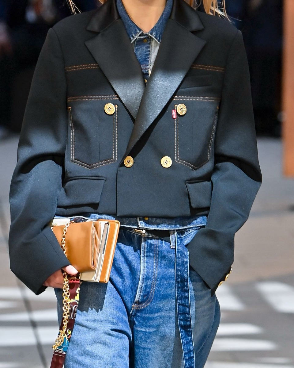 sacai x Levi's 2025年春夏コラボコレクションが国内5月28日に発売