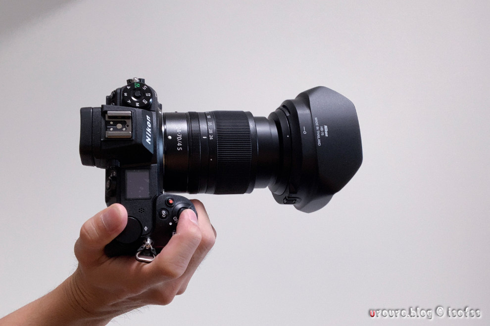見た目がダサいNIKKOR Z 24-70mm f/4 SにHB-75を取り付けてドレス