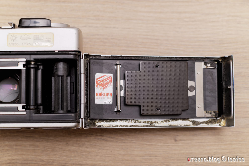 露出計不動でも機械式で動く50年前のカメラ。KONICA C35 FDを分解清掃