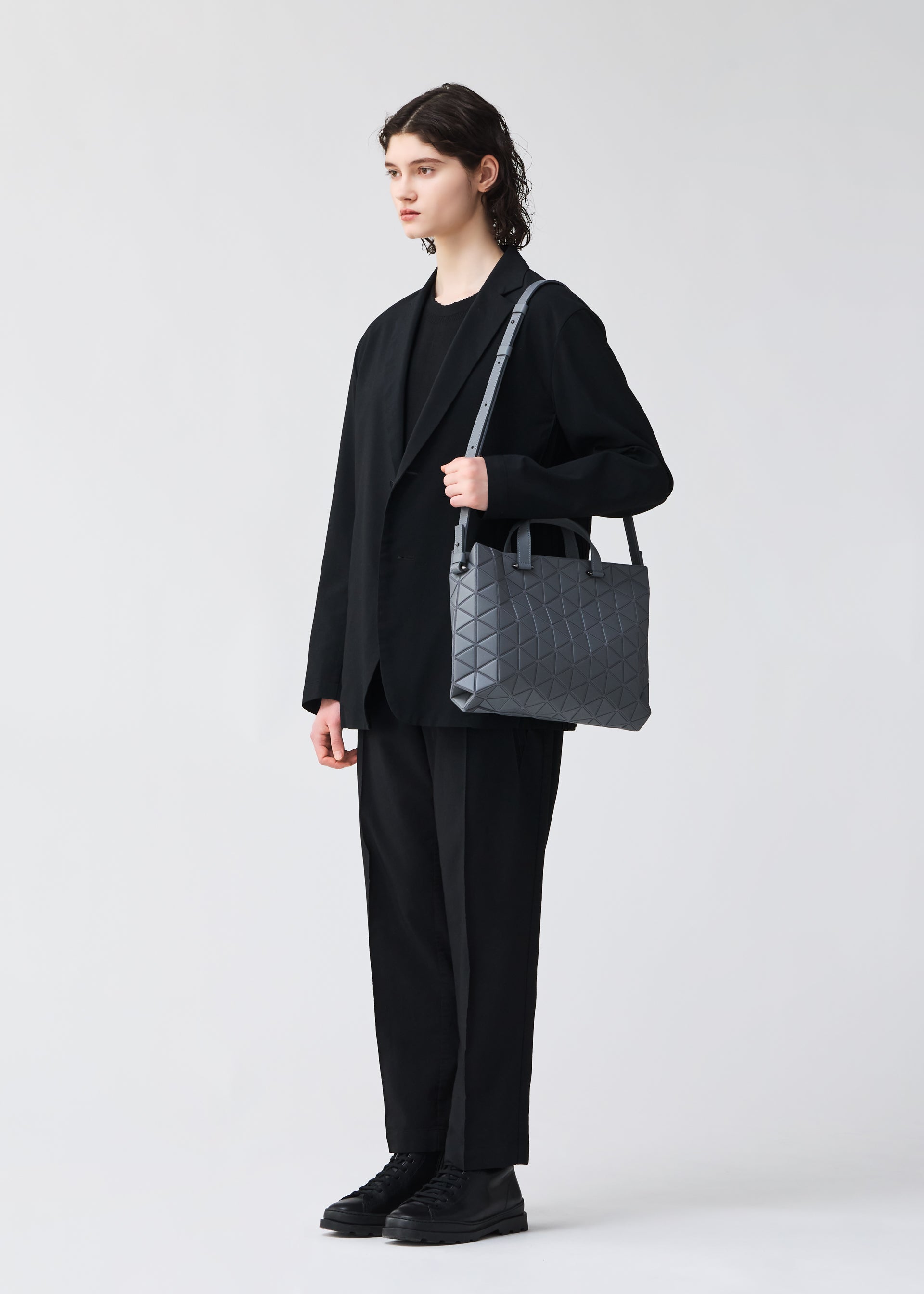 HANDBAGS – ISSEY MIYAKE ONLINE STORE