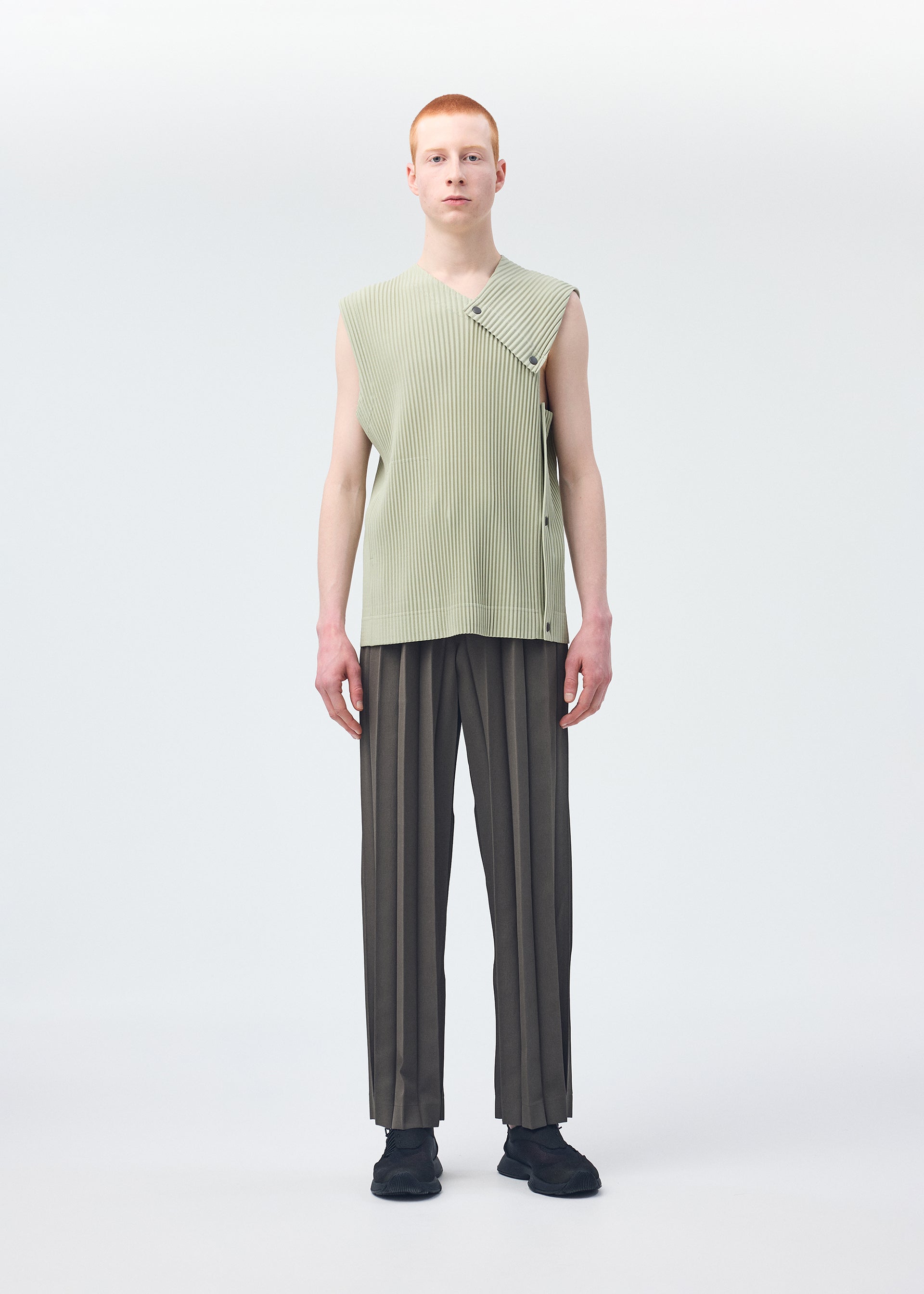 MEN / TOPS / VESTS – ISSEY MIYAKE ONLINE STORE