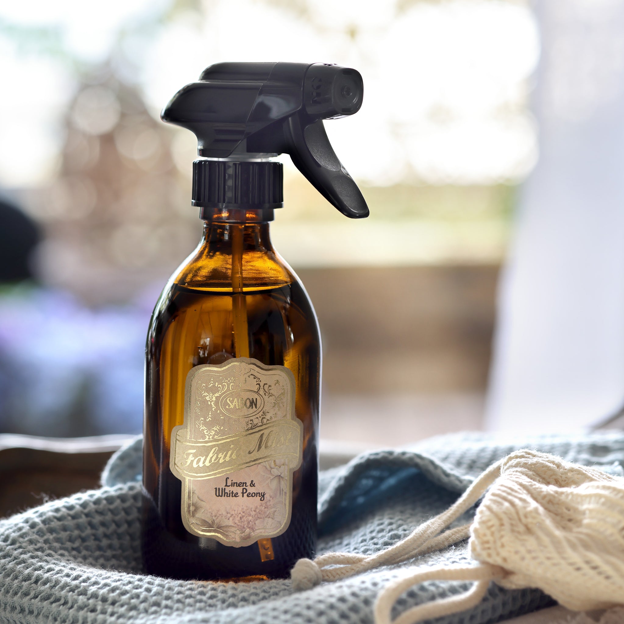 Fabric Mist Linen & White Peony Scent 300mL – SABON