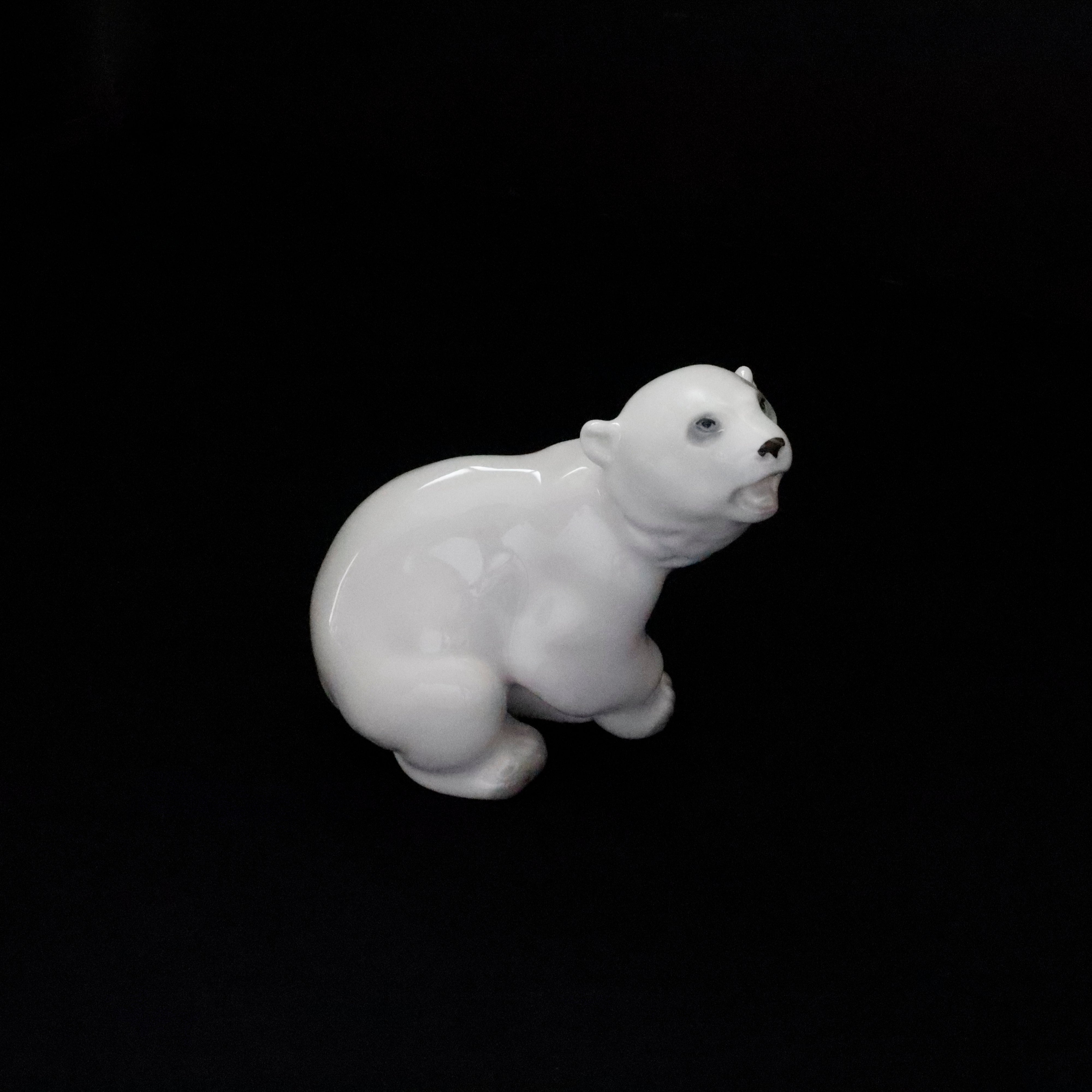 Polar Bear Figurine – VISIONS