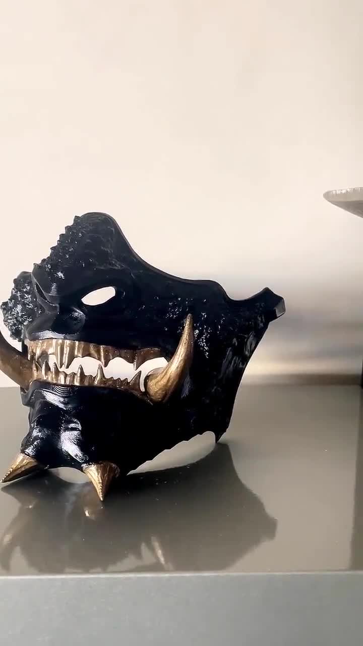 3D プリント鬼マスク: ブラック & ゴールド サムライ メンポ、コスプレ